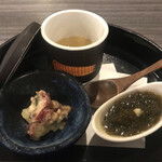 Shukouya Chiru - おまかせ￥3300
                        先付けもずく酢、シマタコの酢味噌和え、カニ味噌茶碗蒸し