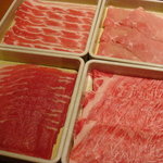 しゃぶしゃぶ温野菜 - 左上・豚カルビ、右上・豚ロース、右下・旨み牛、左下・牛カルビ