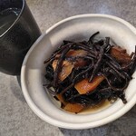 歩 - にぎり12貫ランチ、一品料理・蕎麦(温)or味噌汁・デザート付で1000円(税込)[ひじき、味噌汁、苺ゼリー]
      安いけど味も妥協してないし、本当破格です★★★
      このコスパ越える店は中々無いんじゃない？