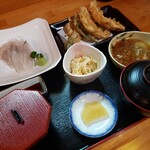 hide’s dining 遊 - 朝釣り定食。この日は石カレイの刺身とカレイの天ぷら