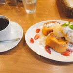 カフェ トロッコ - ブレンドコーヒーと フレンチトースト
