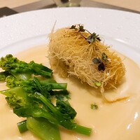 レストラン ラフィナージュ - ⚫魚料理「カダイフを纏ったホウボウのフリット、ヴァンジョーヌソース」