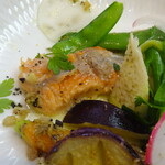 ジューダバレリーノ - 北海道産桜鱒、桜鱒のｺﾝﾌｨと地野菜・菜園ﾊｰﾌﾞのｲﾝｻﾗｰﾀ