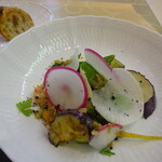 ジューダバレリーノ - 北海道産桜鱒、桜鱒のｺﾝﾌｨと地野菜・菜園ﾊｰﾌﾞのｲﾝｻﾗｰﾀ