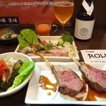 炭火焼酒亭ローリンストーン - レギュラーメニューの「ラムロースト」、「鶏ささみ（限定品）」、「季節野菜のピクルス」。とくに肉料理の火入れが素晴らしい！