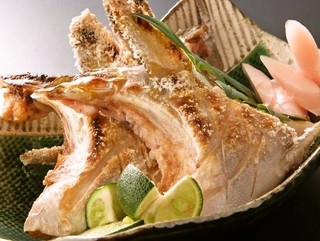 Higashiyama - マグロから溢れる出る肉汁と、かりっかりの天然塩。かんきつ系でじゅわ～～と引き締めてください。