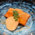 鮨てんび - サーモンの照り煮﻿