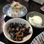 食堂酒場 特製からあげ 凛 - 小鉢も色々、付いて来ます