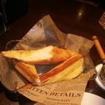 ガーリックトースト（450円）①