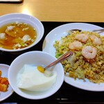 杜記　海鮮火鍋菜館 - 定食　エビ炒飯+ワンタンスープ　全景