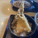 蕎麦 天ぷら 結庵 - 2021年5月。ミニ天丼。アナゴと赤イカとキスの天ぷら。