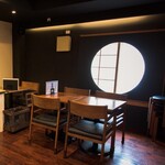 麻布十番 薬膳カレー 新海 - 家具は全て岡山県のメーカーMasterWal製