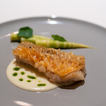 レストラン オオツ - 2021.5 京丹後小甘鯛の鱗焼き ネマガリタケ ジャガイモと貝出汁のピュレ ナスタチウム