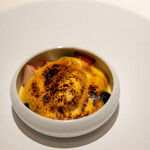 レストラン オオツ - 2021.5 いばらキッス苺 ブルーベリー バニラアイス サバイヨンソース仕立て