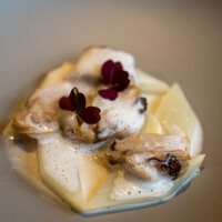 レストラン オオツ - 2021.5 地蛤のコンフィ ドイツ産ホワイトアスパラガス 蛤出汁のエスプーマソース