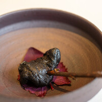 レストラン オオツ - 2021.5 三浦半島長谷川さんのアオリイカ（活〆神経抜き）竹炭フリット