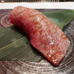 お肉屋 けいすけ 三男坊 - 「トモサンカク」の炙り寿司