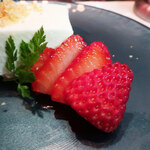 お肉屋 けいすけ 三男坊 - 静岡県産の紅ほっぺ