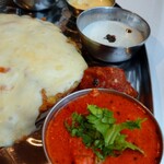 プラバート - 日替わりカレーをチョイス
      プラバードのバターチキンカレー