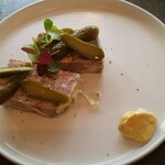 Boulangerie Bistro EPEE - パテ・ド・カンパーニュ、タップリのカラシを添えて