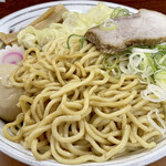 珍々亭 - 油そば大　＋　ネギ盛りトッピング
            
            麺の下にタレが入っているから、よーく混ぜて麺にタレを絡めまくったらはい召し上がれです！