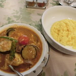 Puthiresutorammiyamoto - 野菜カレー　サフランライス。1,490円