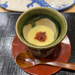 鮨旬美西川 - 梅の茶碗蒸し
      プリンとした柔らかさにカリッとした梅の濃い味が引き立つおいしさ。