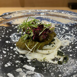 鮨旬美西川 - 稲庭うどん
      鮑と鮑の肝が合わさり混ざるほどにコクが増します。イタリアンのような上品な稲庭うどんは鮨屋の粋を超えたおいしさ！