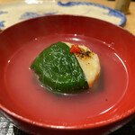 鮨旬美西川 - 牡丹海老とホタテのしんじょう
      すり身を一切使わず、それでいてふわふわ。海老の風味が綺麗に香る逸品。