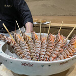 鮨旬美西川 - 三河湾の天然特大車海老
      見るからに綺麗な個体はこの光景だけでも圧巻です！