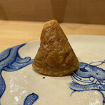 鮨旬美西川 - おから稲荷
      浅利の出汁で炊いたもの。出汁の風味が贅沢すぎるほど香ります。
