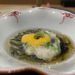 鮨旬美西川 - 岩もずくと山芋の山かけ
      黄身酢に石川の岩もずくとじゅんさい。良い口直しになります。