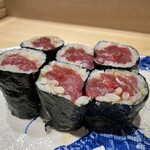 鮨旬美西川 - 鉄火巻　※追加
      分厚く鉄を存分に感じられる究極の巻物。最後に西川のシャリは最高な酢のバランスを堪能させてくれました。