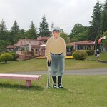 ロペ倶楽部 テラスレストラン - ９番奥で、プレイヤーを待つサラゼンさん