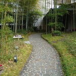 ロペ倶楽部 テラスレストラン - クラブハウスへのアプローチ