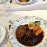 レストラン香味屋 - メンチカツとビーフシチューのハーフ&ハーフ