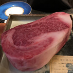 蒼 - 稀少な但馬玄のリブロース。サシの掛かっていない中央部分＝リブ芯を使って。