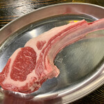 もつ鍋 鉄鍋餃子 鳥炭火焼き 九州酒場 丸九 - ラムチョップ