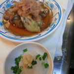 鶏市場 天下鶏 - 茄子のダシ醤油がけ