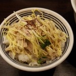 ビーハイブ - 地鶏丼200円