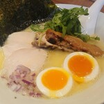 下北澤 Ramen KUWAJIMA - スペシャル鶏骨塩白湯らぁ麺(1,400円)。