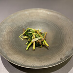 プレゼンテ スギ - 出会いとヒラメキ②
      アナグマ 野芹 ケール 長ネギのバルサミコ酢炒め