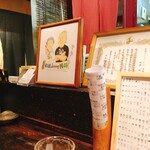 純米酒とお出汁 雲母 - 店内:カウンターに飾ってある
