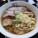 喜多方ラーメン坂内東部店 - 母親からチャーシュー１枚と若干の麺がやってきます！