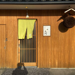 鮨 大門 - 暖簾がかかった入口