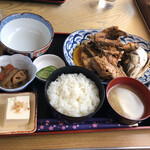 ふしみ食堂 - あら煮定食・1000円だか1200円だったか。あら煮の盛りっぷり凄し。