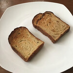 トースト ネイバーフッド ベイカリー - ◆ アソート食パン　¥540税別 
                                プルマンロング
                                いちぢく食パン