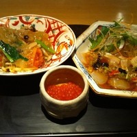 霞庭 まつばら - 秋鮭の唐揚げ野菜あんかけ、本日の刺身サラダ仕立て、イクラ小鉢