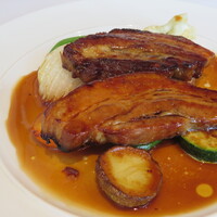 ラ・ターブル・オ・ジャポン - 夫のメイン岐阜養老豚のハチミツつけ焼き黒酢の香り　