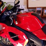 らぁ麺屋まるみ - 赤い